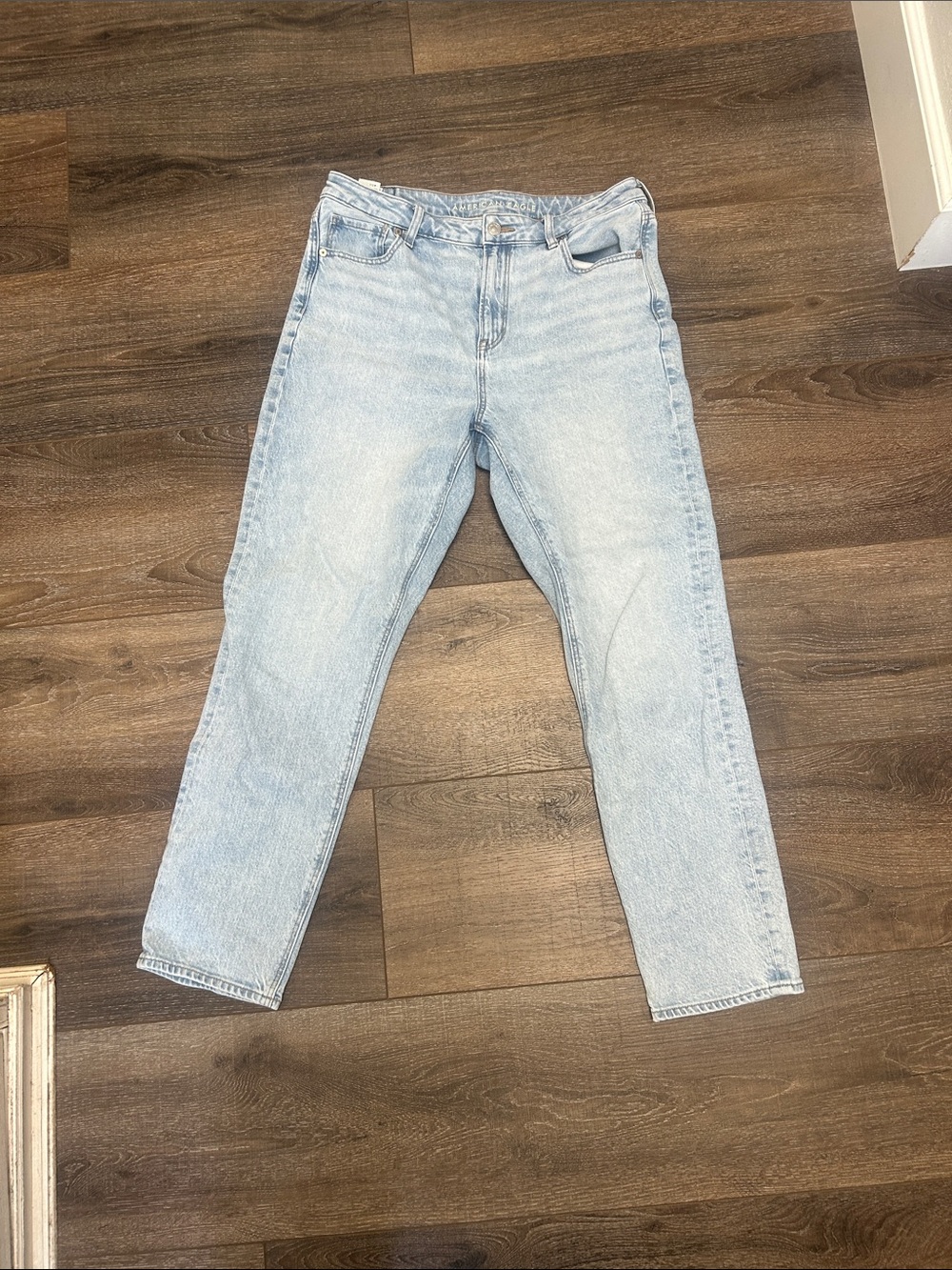 American Eagle Outfitters Light Blue Relaxed Jeans - Picture 2 of 2